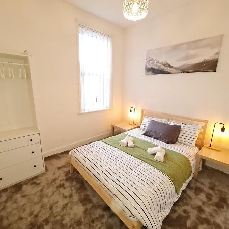 Large 3 Bed Flat, Free Parking Newcastle upon Tyne Exterior foto