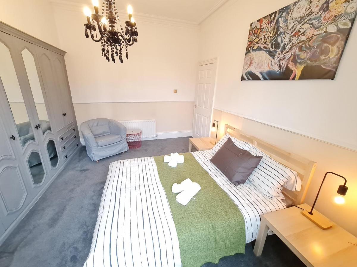 Large 3 Bed Flat, Free Parking Newcastle upon Tyne Exterior foto