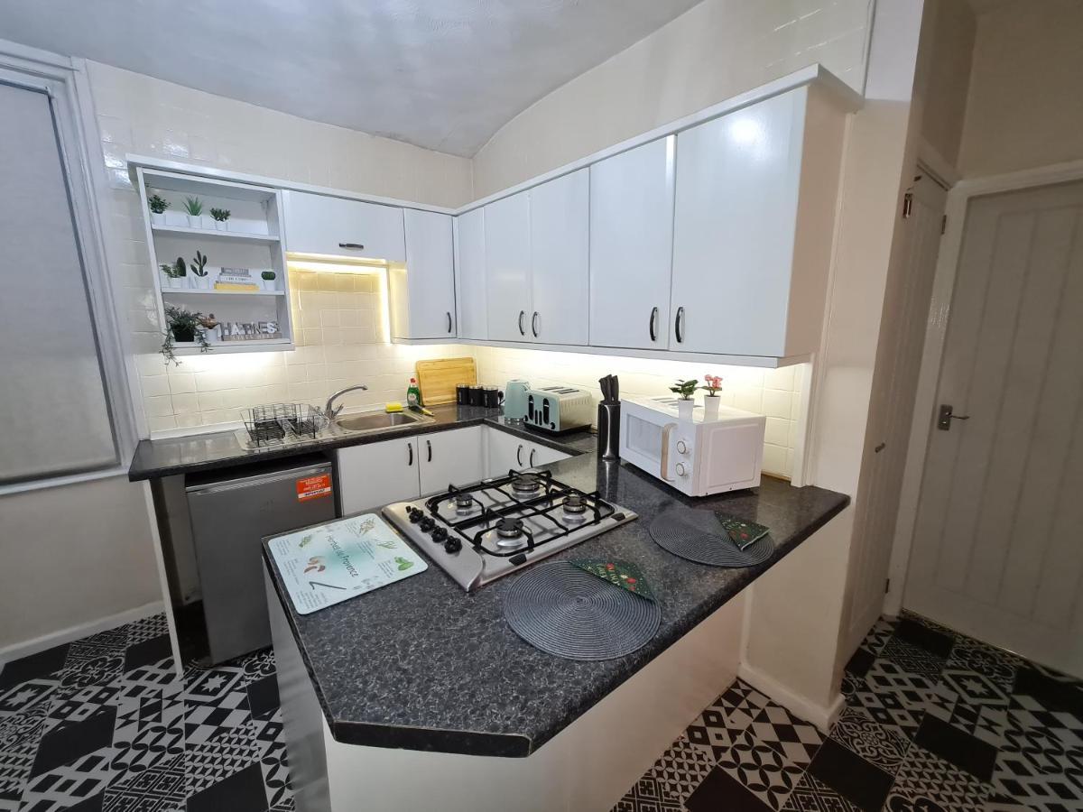 Large 3 Bed Flat, Free Parking Newcastle upon Tyne Exterior foto