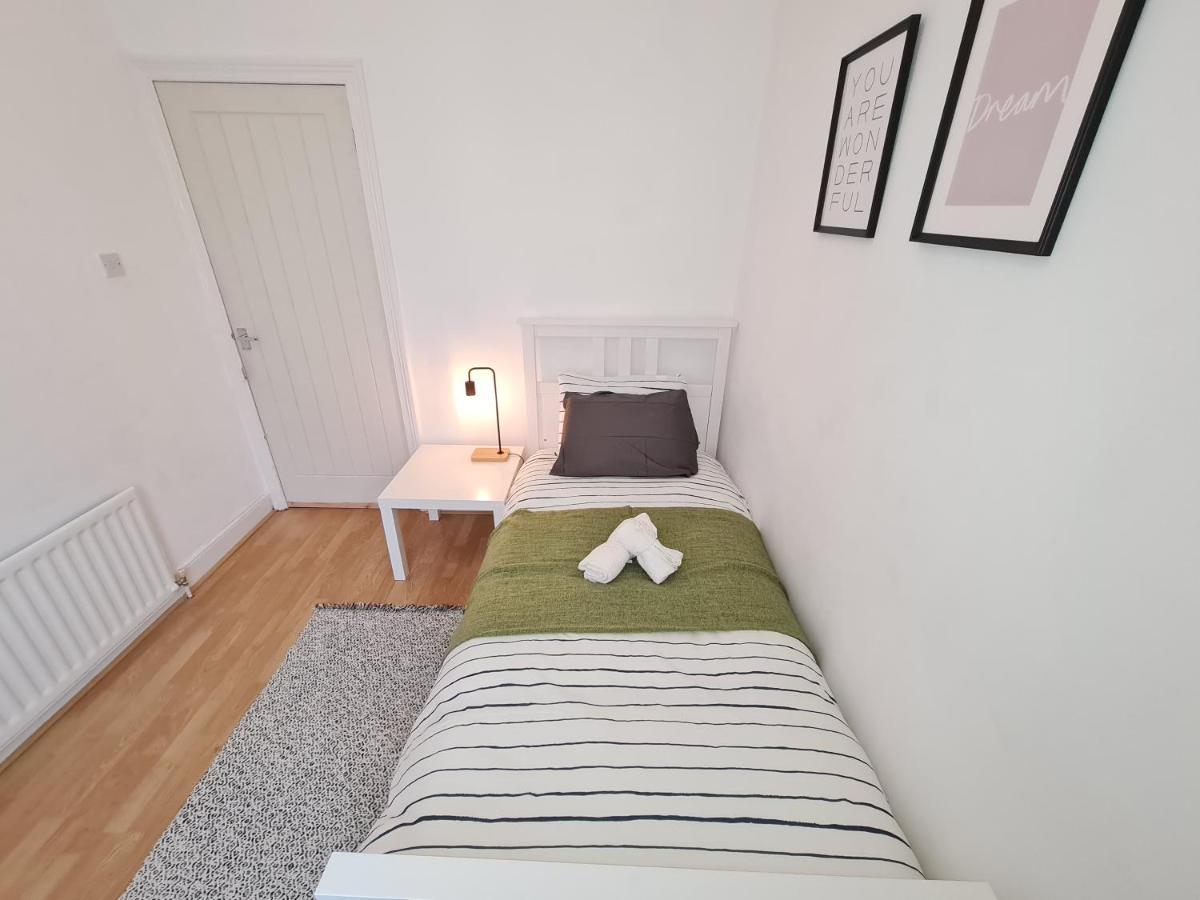 Large 3 Bed Flat, Free Parking Newcastle upon Tyne Exterior foto