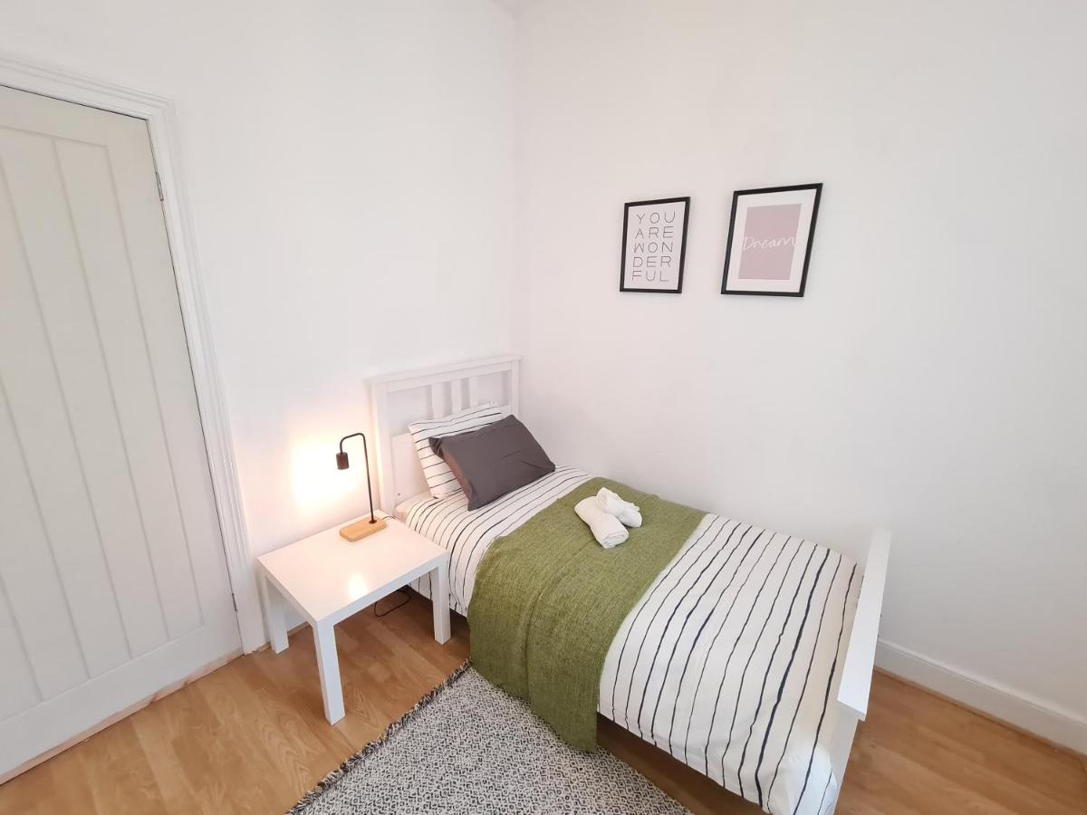 Large 3 Bed Flat, Free Parking Newcastle upon Tyne Exterior foto