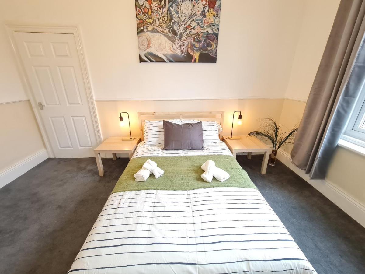 Large 3 Bed Flat, Free Parking Newcastle upon Tyne Exterior foto